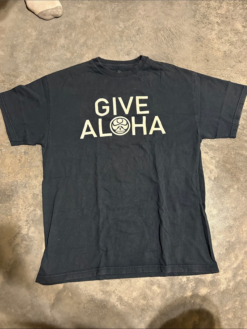 Give Aloha Short Sleeve Graphic Tee - Black